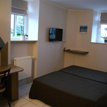 Charly'S Gare Hotel Senningerberg Buitenkant foto
