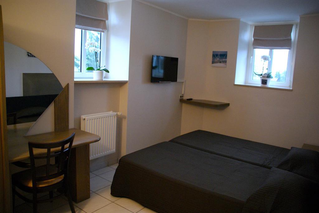 Charly'S Gare Hotel Senningerberg Buitenkant foto