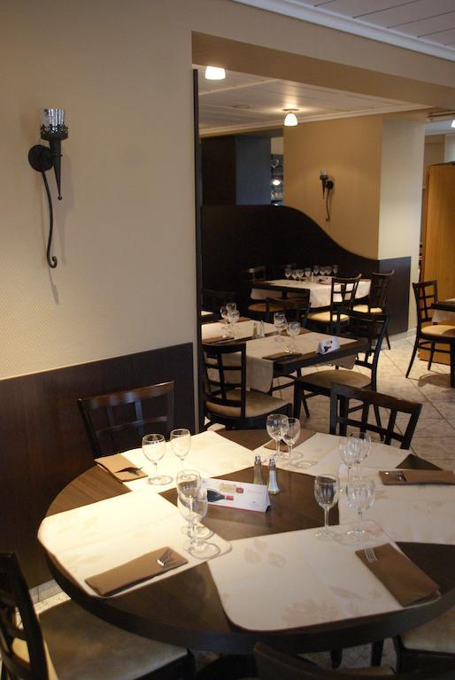 Charly'S Gare Hotel Senningerberg Buitenkant foto